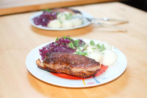 pierś z kaczki z kluskami śląskimi pierś z kaczki z kluskami śląskimi