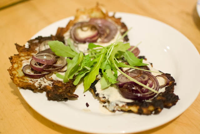 placki ziemniaczane z sosem żurkowym