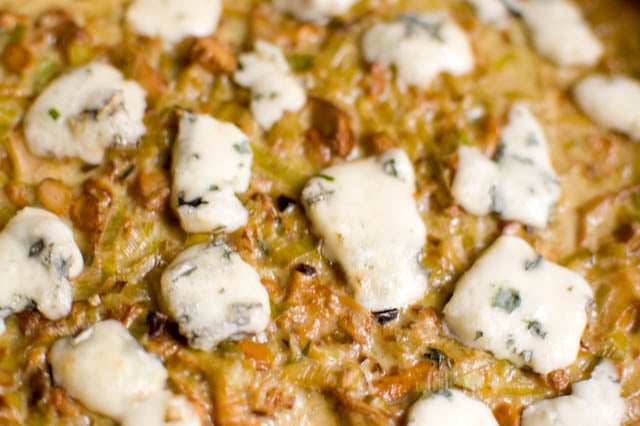 gotowa tarta porowa z serem pleśniowym