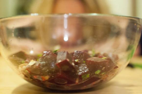 sałatka z buraków w misce