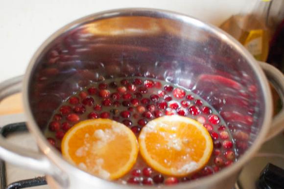 gotowanie żurawiny z pomarańczą