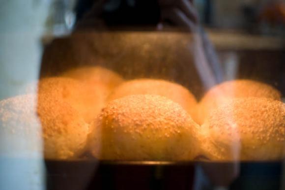 Pieczenie bułek na cheeseburgery Pieczenie bułek na cheeseburgery