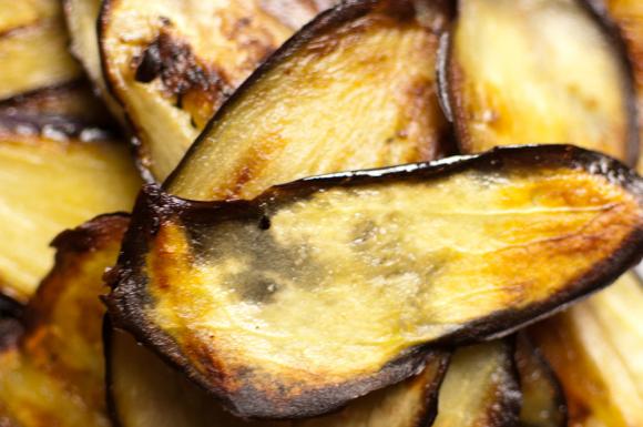 smażone bakłażany pokrojone w plastry