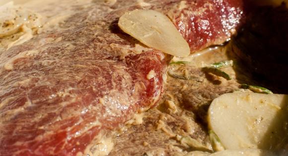 marynowany stek wołowy marynowany stek wołowy