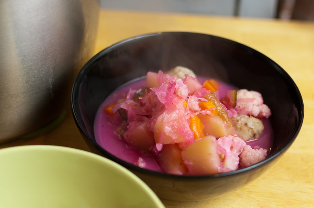 zupa rumuńska z kuleczkami mięsno-ryżowymi