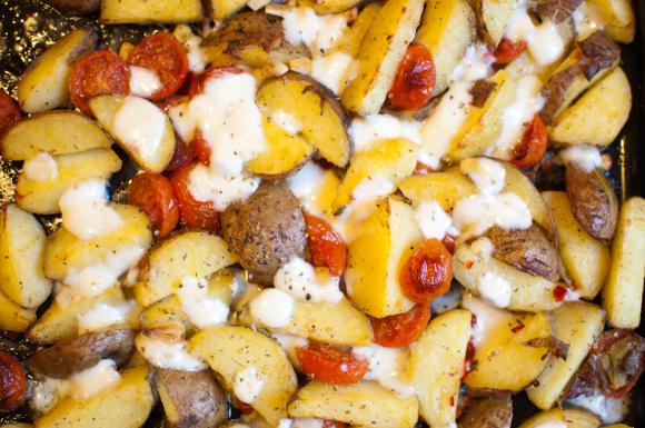 zapiekanka z ziemniaków, pomidorów i mozzarelli