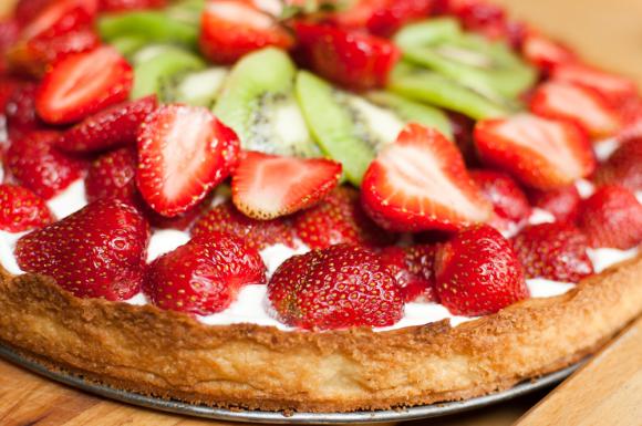 tarta z truskawkami i bitą śmietaną tarta z truskawkami i bitą śmietaną