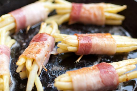 fasolka zawijana w boczku fasolka zawijana w boczku