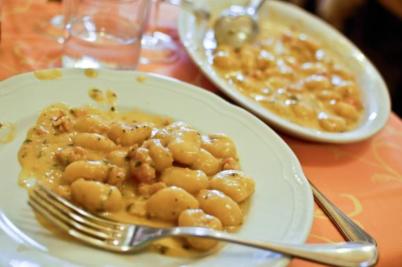 Gnocchi z sosem i krewetkami