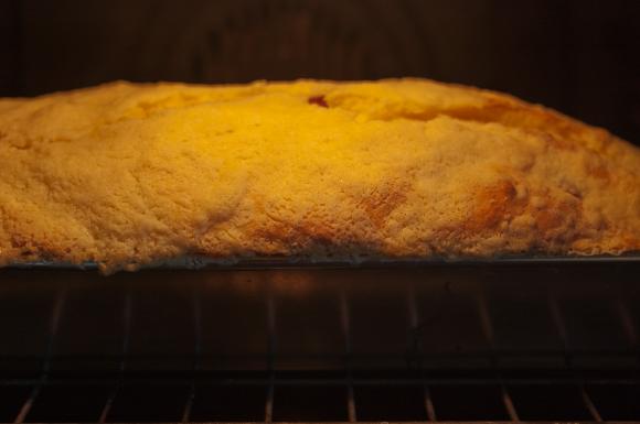 pieczenie ciasta drożdżowego z żurawiną