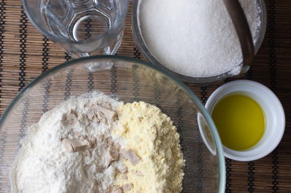 ciasto na pizzę pszenno-kukurydziane