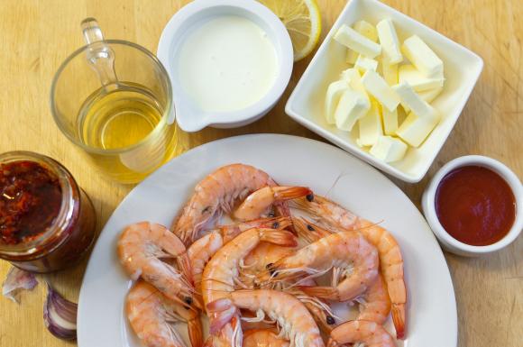 składniki na makaron z krewetkami
