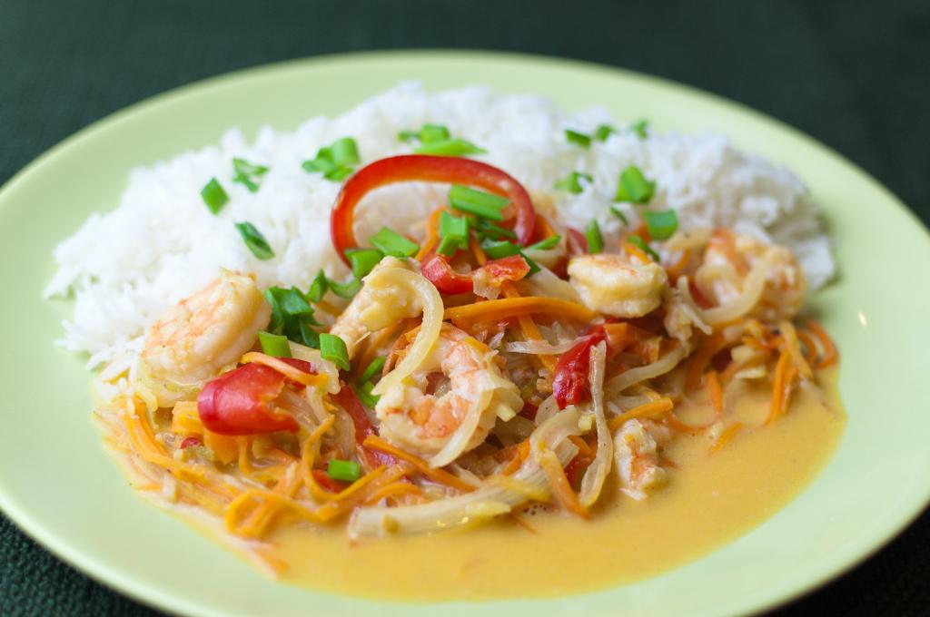 Krewetki w kokosowym sosie z ryżem basmati