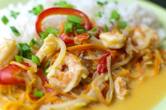 Krewetki w kokosowym sosie z ryżem basmati