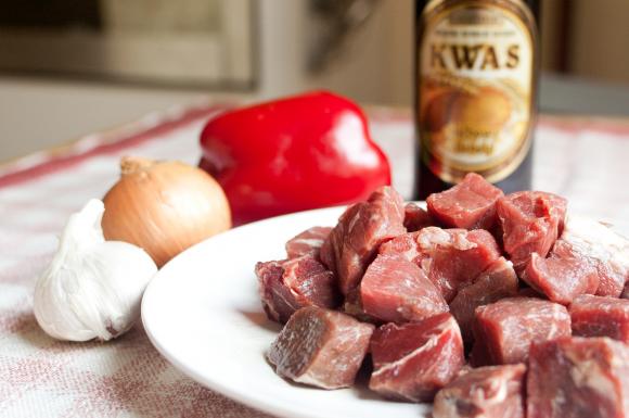 składniki na gulasz na kwasie chlebowym