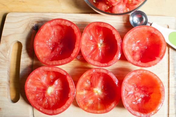 wydrążone pomidory