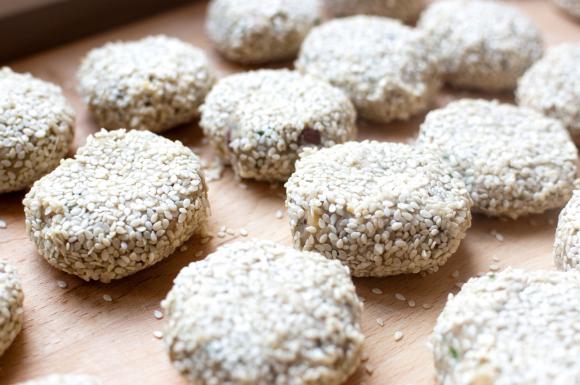 falafele przed smażeniem