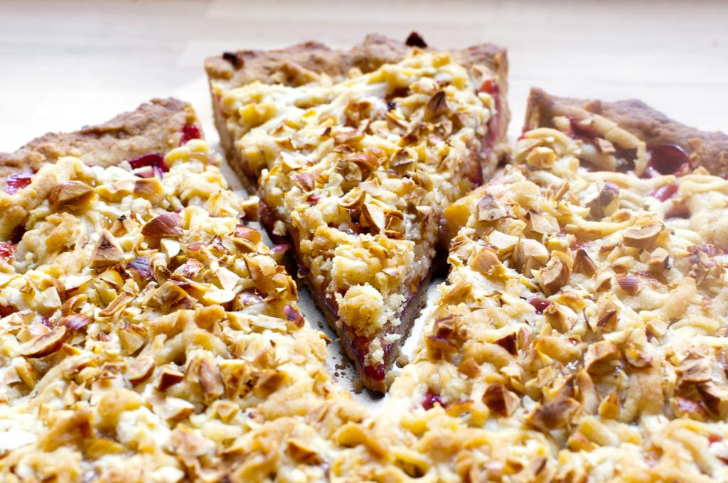 tarta ze śliwkami i orzechami laskowymi