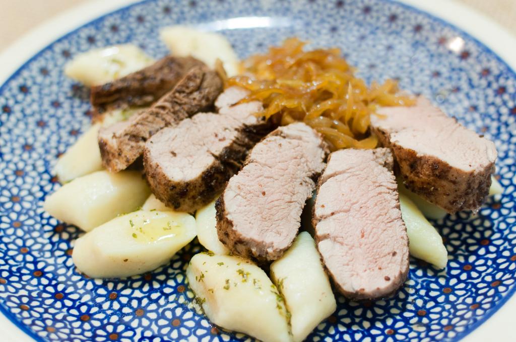polędwiczka wieprzowa z sumakiem i konfiturą z cebuli
