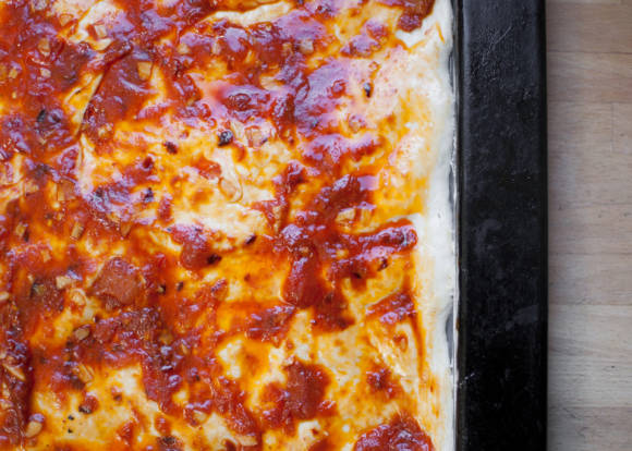pizza ze szpinakiem, jajkiem i speckiem