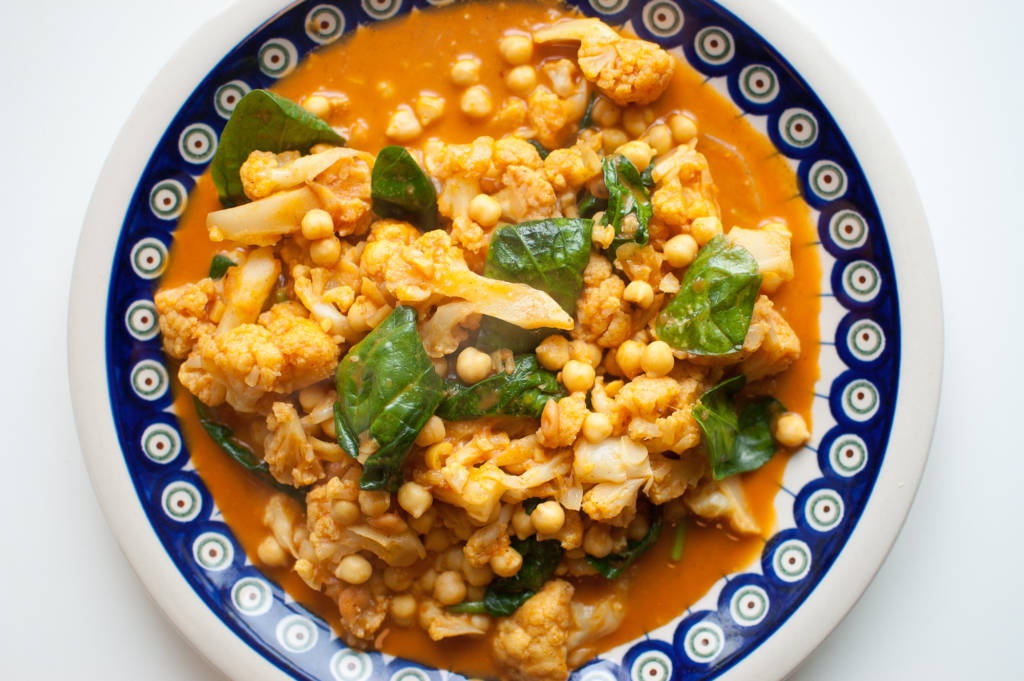 kokosowe curry z ciecierzycy i kalafiora